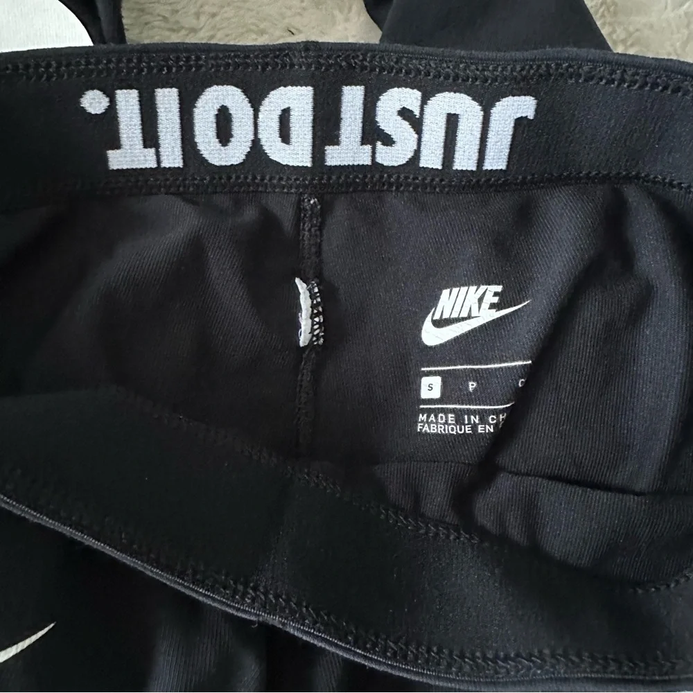 5 pc Lot PINK Sport Victoria’s Secret Fabletics Shorts Nike Leggings Sz XS - Picture 5 of 6